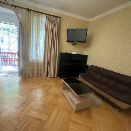 Giorgi Apartment Tbilisi ภายนอก รูปภาพ
