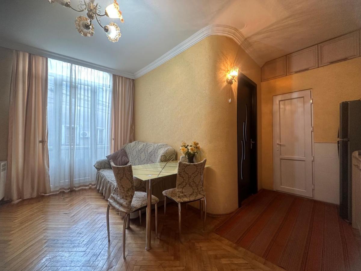 Giorgi Apartment Tbilisi ภายนอก รูปภาพ