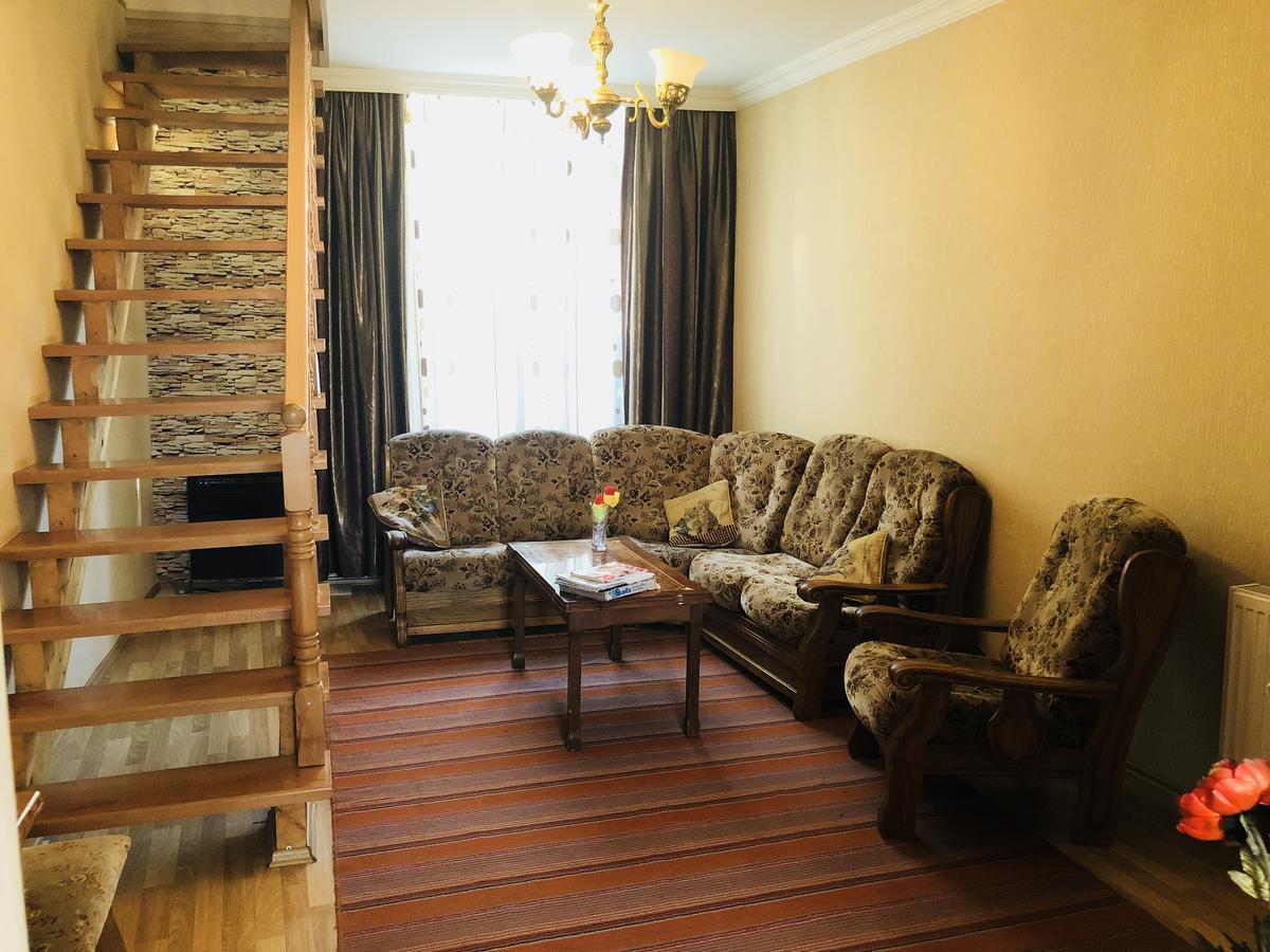 Giorgi Apartment Tbilisi ภายนอก รูปภาพ