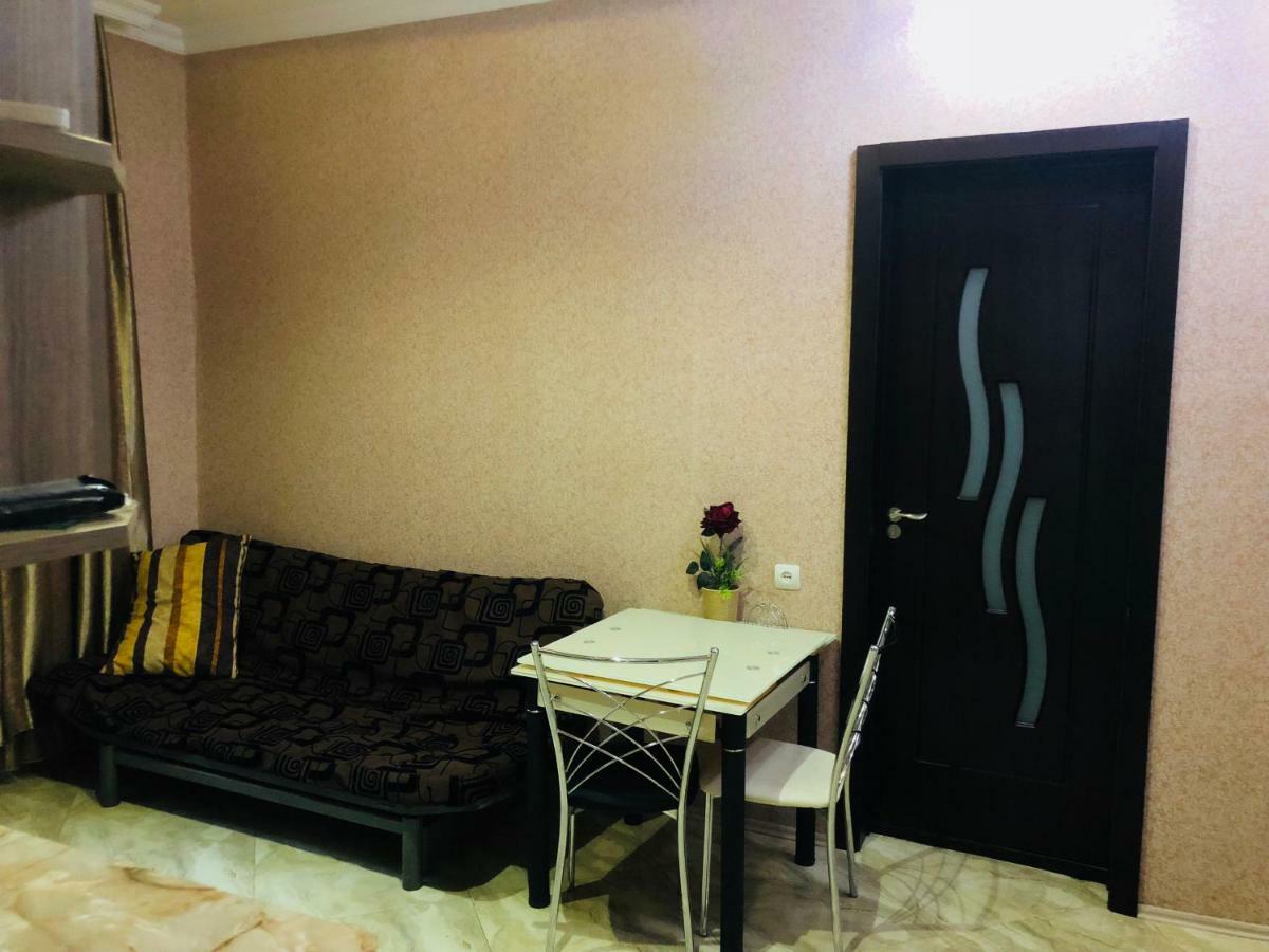 Giorgi Apartment Tbilisi ภายนอก รูปภาพ