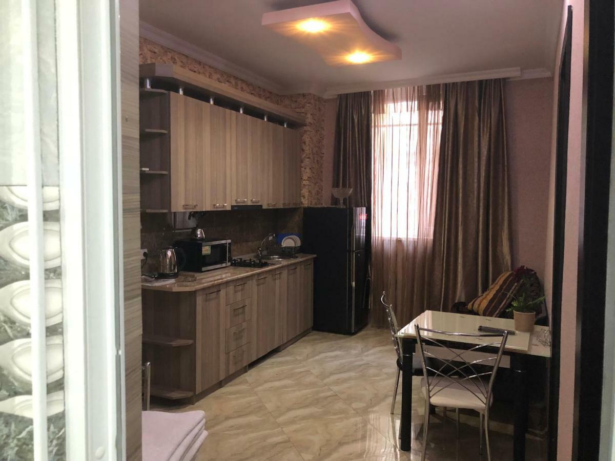 Giorgi Apartment Tbilisi ภายนอก รูปภาพ