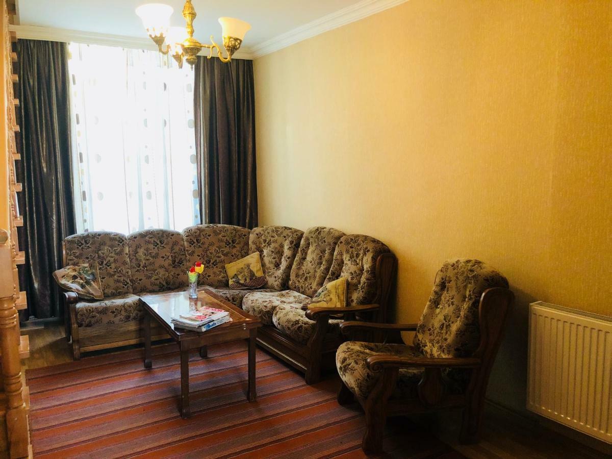 Giorgi Apartment Tbilisi ภายนอก รูปภาพ