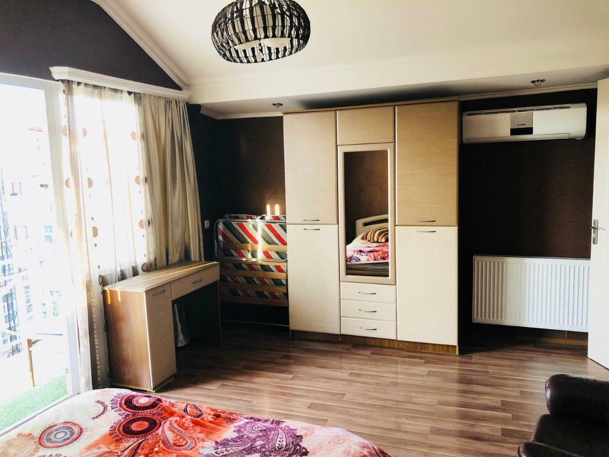 Giorgi Apartment Tbilisi ภายนอก รูปภาพ